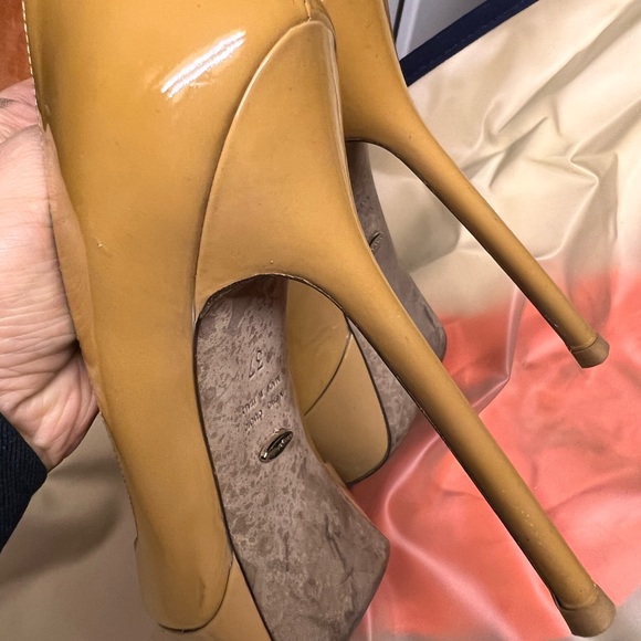 Sergio Rossi pumps size 37-7. Made in 🇮🇹 💯 % authentic. - Picture 4 of 6